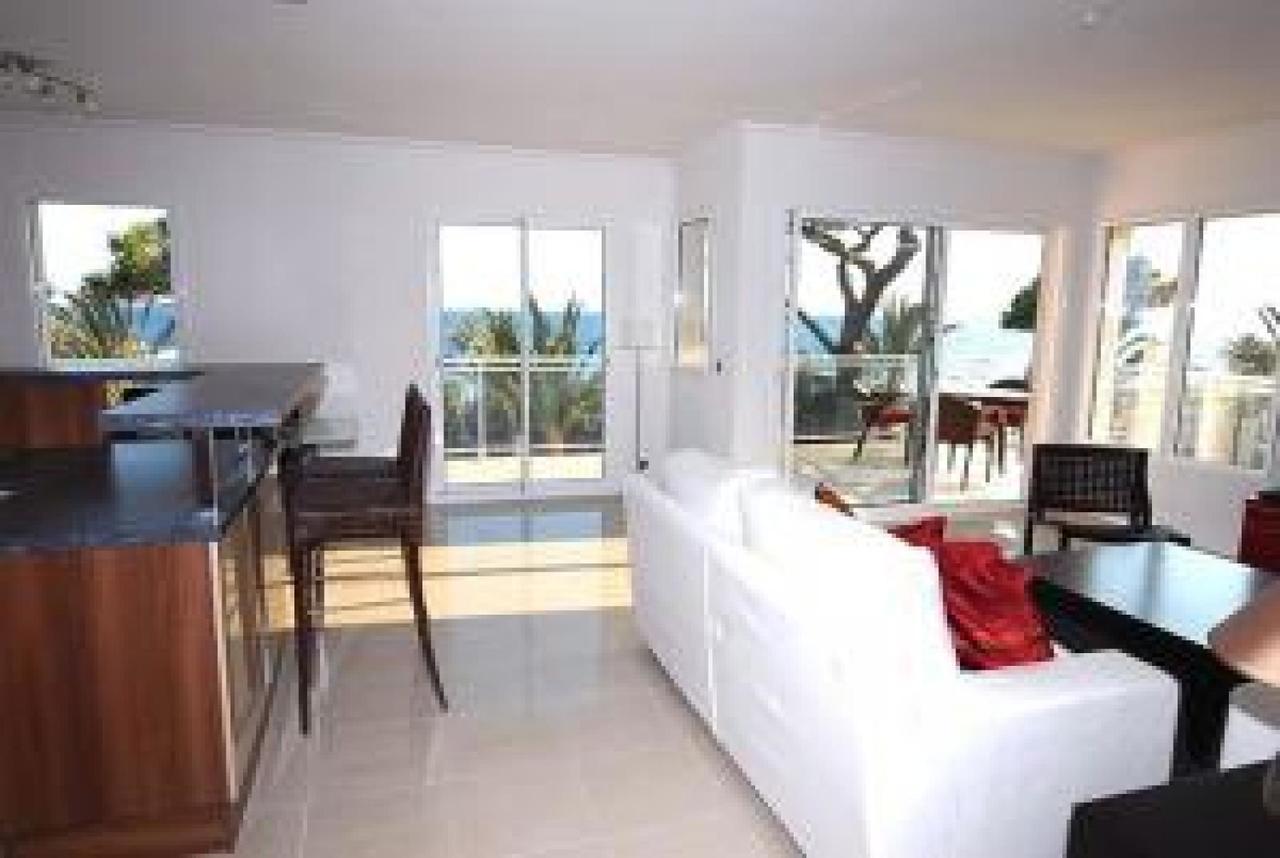Stunning 2 Bed On The Seafront Of In A High Class Secure Building With Swimming Pool 463 Appartement Cannes