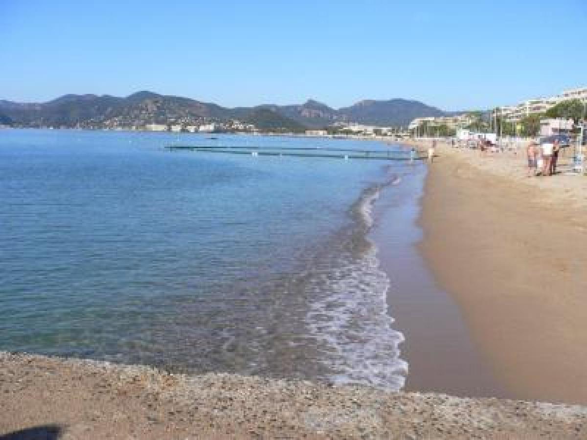 Stunning 2 Bed On The Seafront Of In A High Class Secure Building With Swimming Pool 463 Appartement