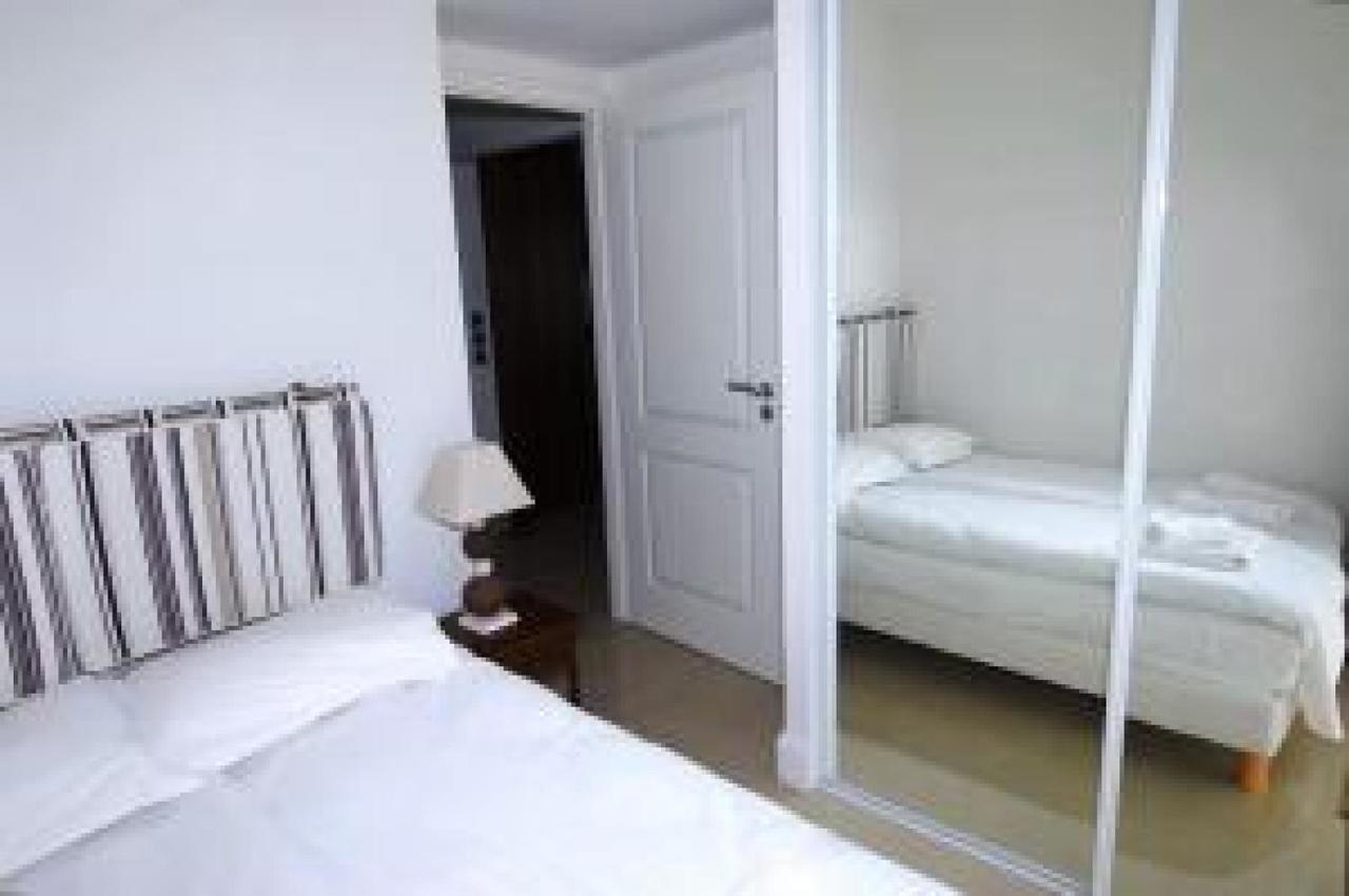Stunning 2 Bed On The Seafront Of In A High Class Secure Building With Swimming Pool 463 Appartement Cannes