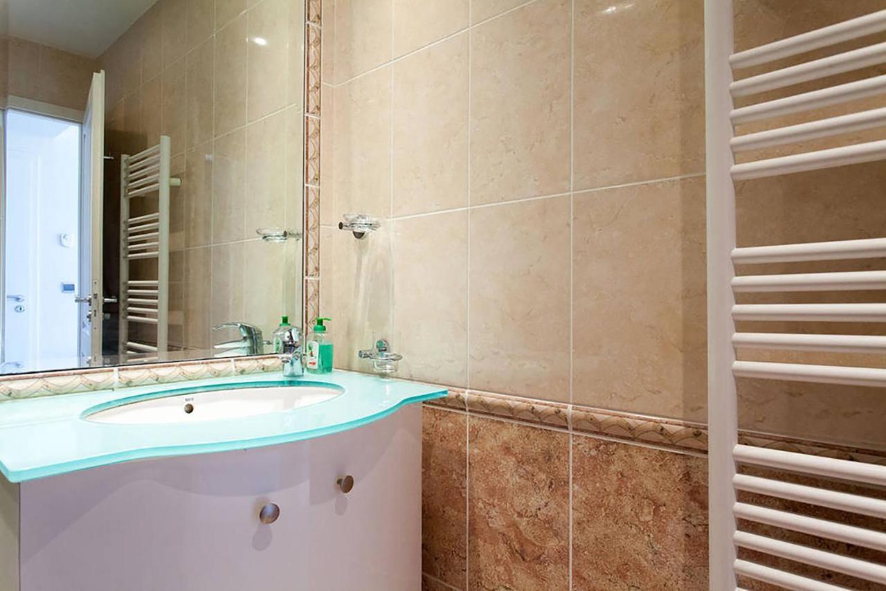 Stunning 2 Bed On The Seafront Of In A High Class Secure Building With Swimming Pool 463 Appartement
