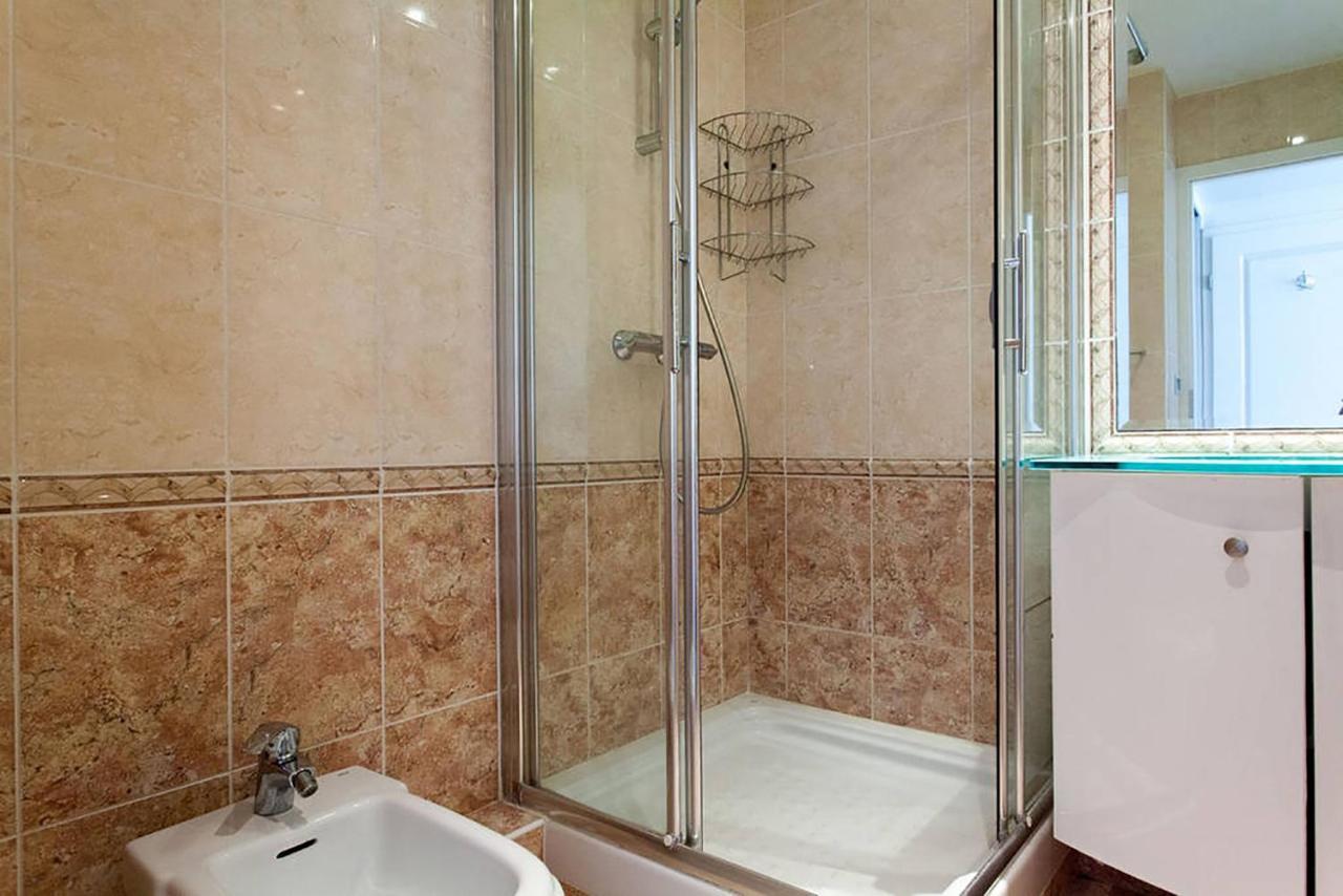 Stunning 2 Bed On The Seafront Of In A High Class Secure Building With Swimming Pool 463 *