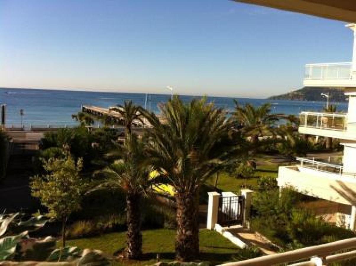 Stunning 2 Bed On The Seafront Of In A High Class Secure Building With Swimming Pool 463