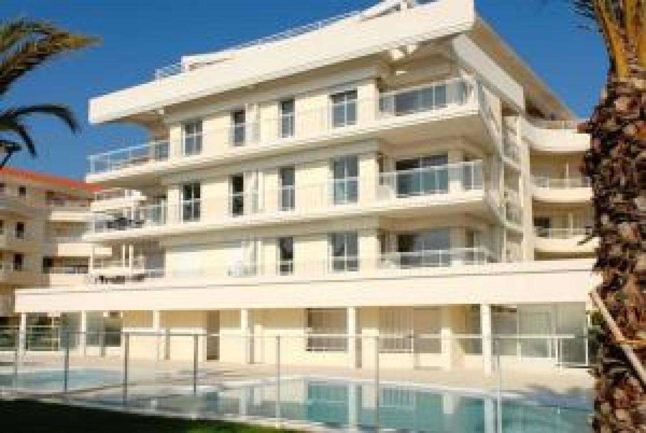 Stunning 2 Bed On The Seafront Of In A High Class Secure Building With Swimming Pool 463 Cannes