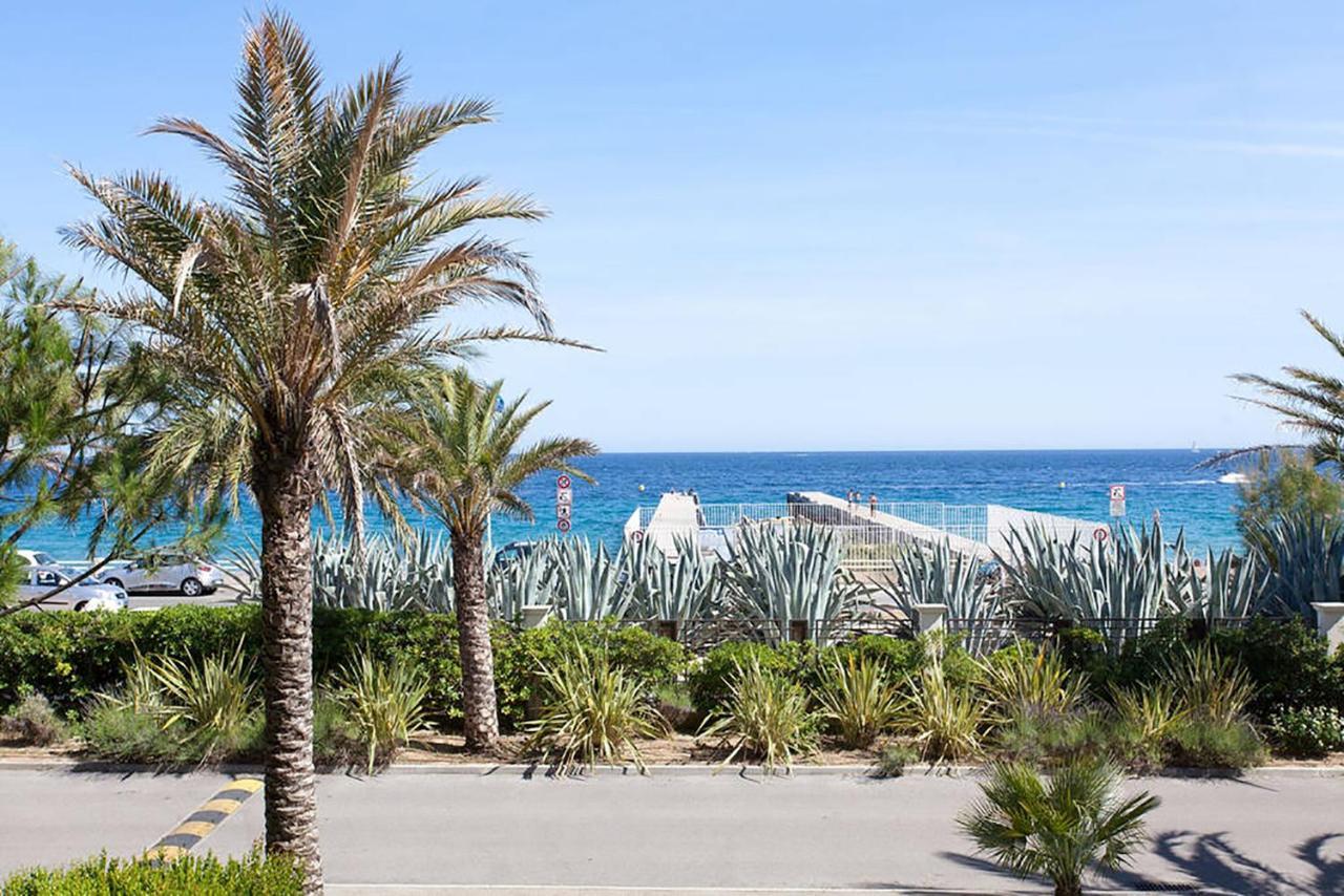 Stunning 2 Bed On The Seafront Of In A High Class Secure Building With Swimming Pool 463 *