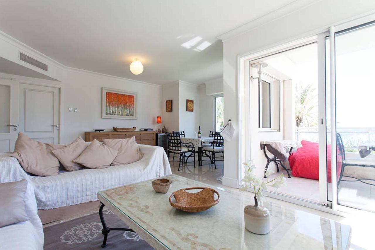 Apartment Stunning 2 Bed On The Seafront Of In A High Class Secure Building With Swimming Pool 463